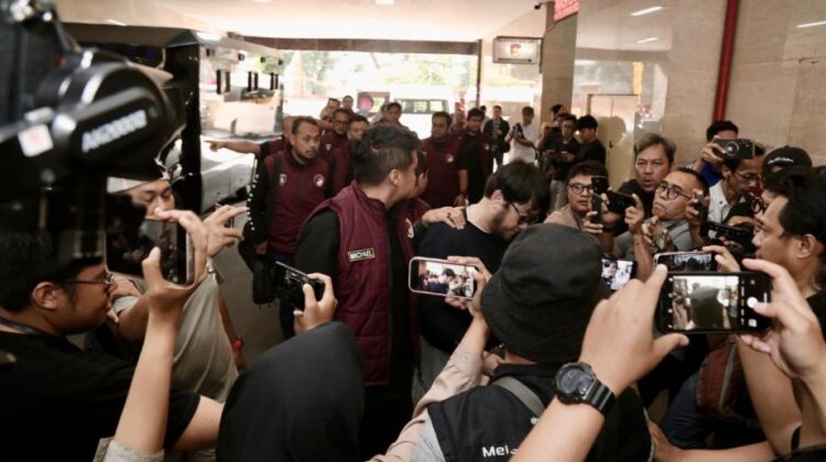 Polri memulangkan DPO berinisial FA dari Kuala Lumpur, Malaysia, ke Indonesia (Foto: Dok. Bareskrim Polri)