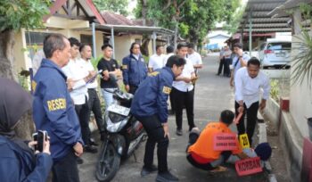 Proses rekonstruksi pembunuhan di Banyuglugur Situbondo. (Foto: Humas Polres Situbondo)